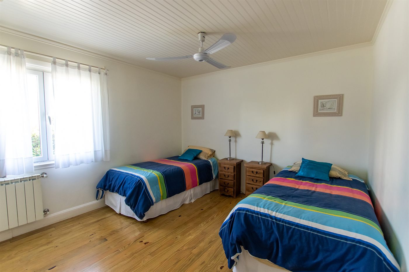 Dormitorio con dos camas